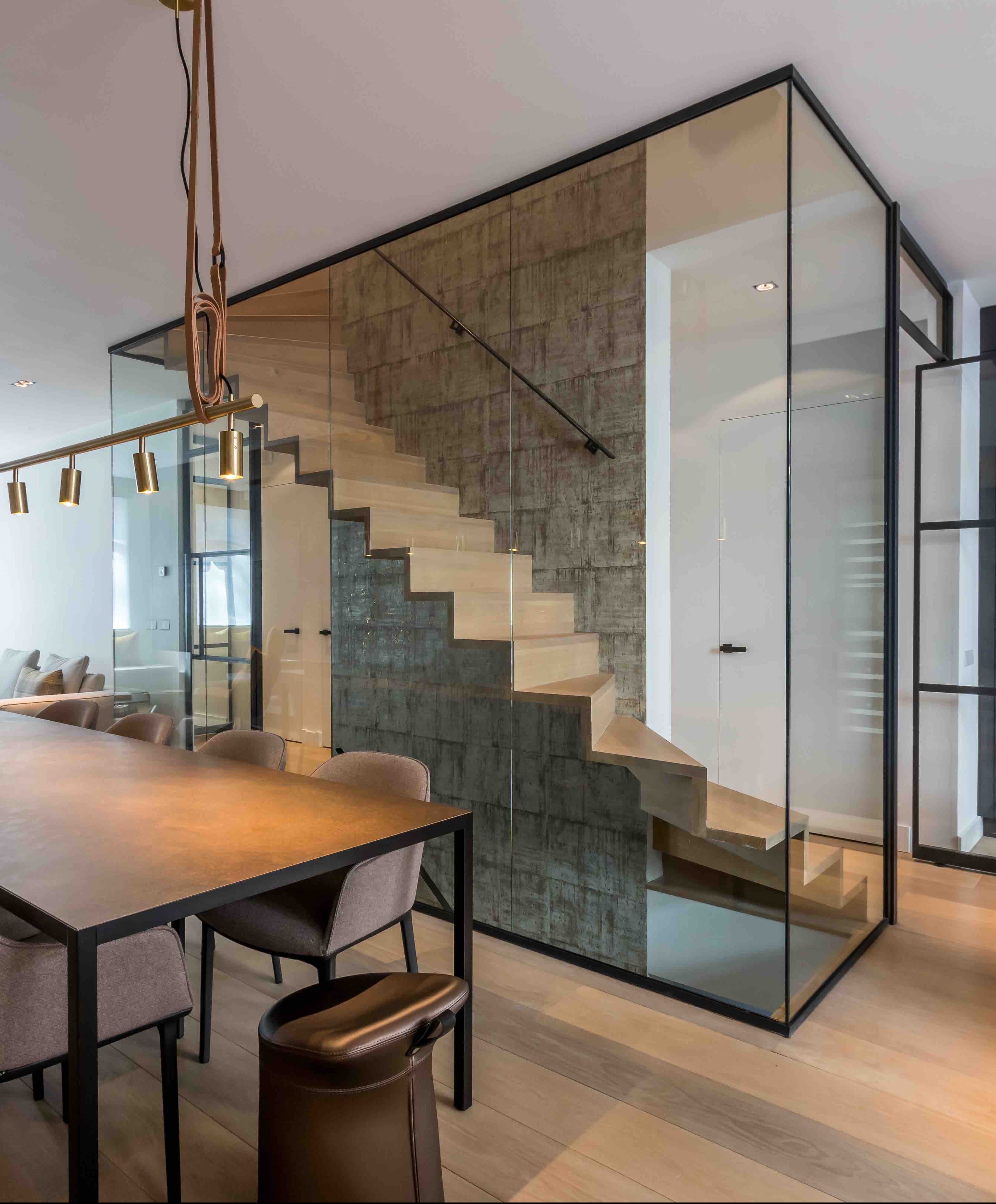 Floating stairs with glass wall