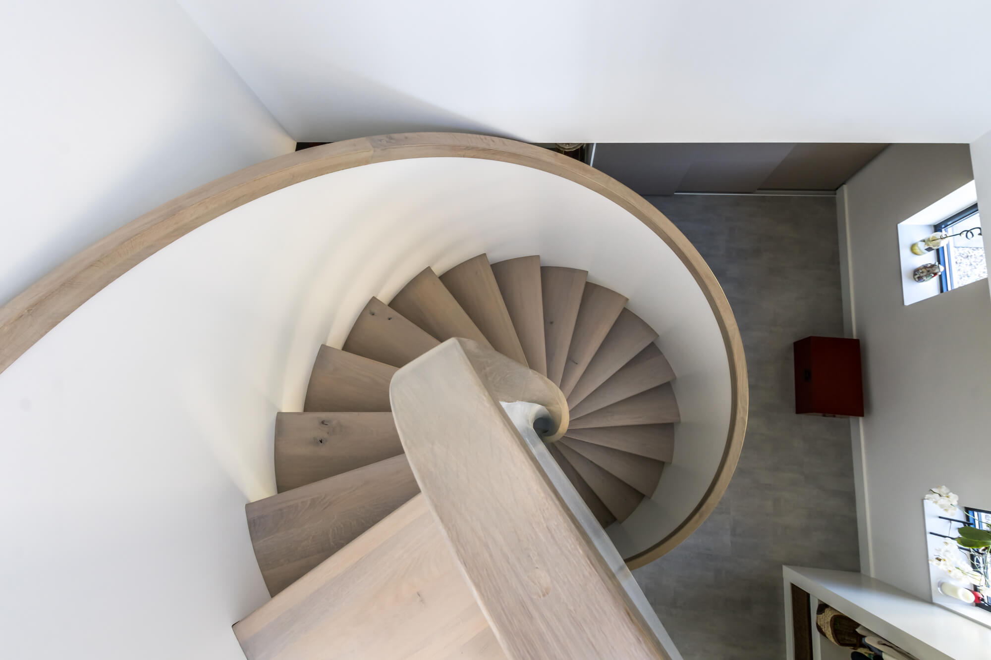 Open spiral staircase